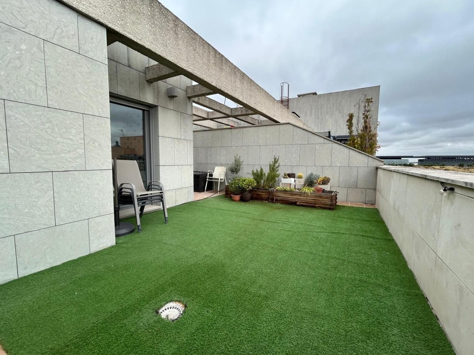 Terrace of Attic for sale in  Madrid Capital  with Air Conditioner, Heating and Private garden