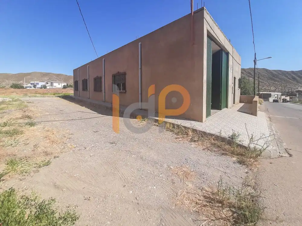 Vista exterior de Nave industrial en venta en Tabernas