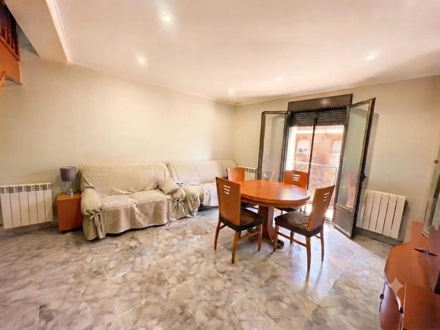 Sala d'estar de Casa adosada en venda en Andorra (Teruel) amb Aire condicionat, Terrassa i Balcó