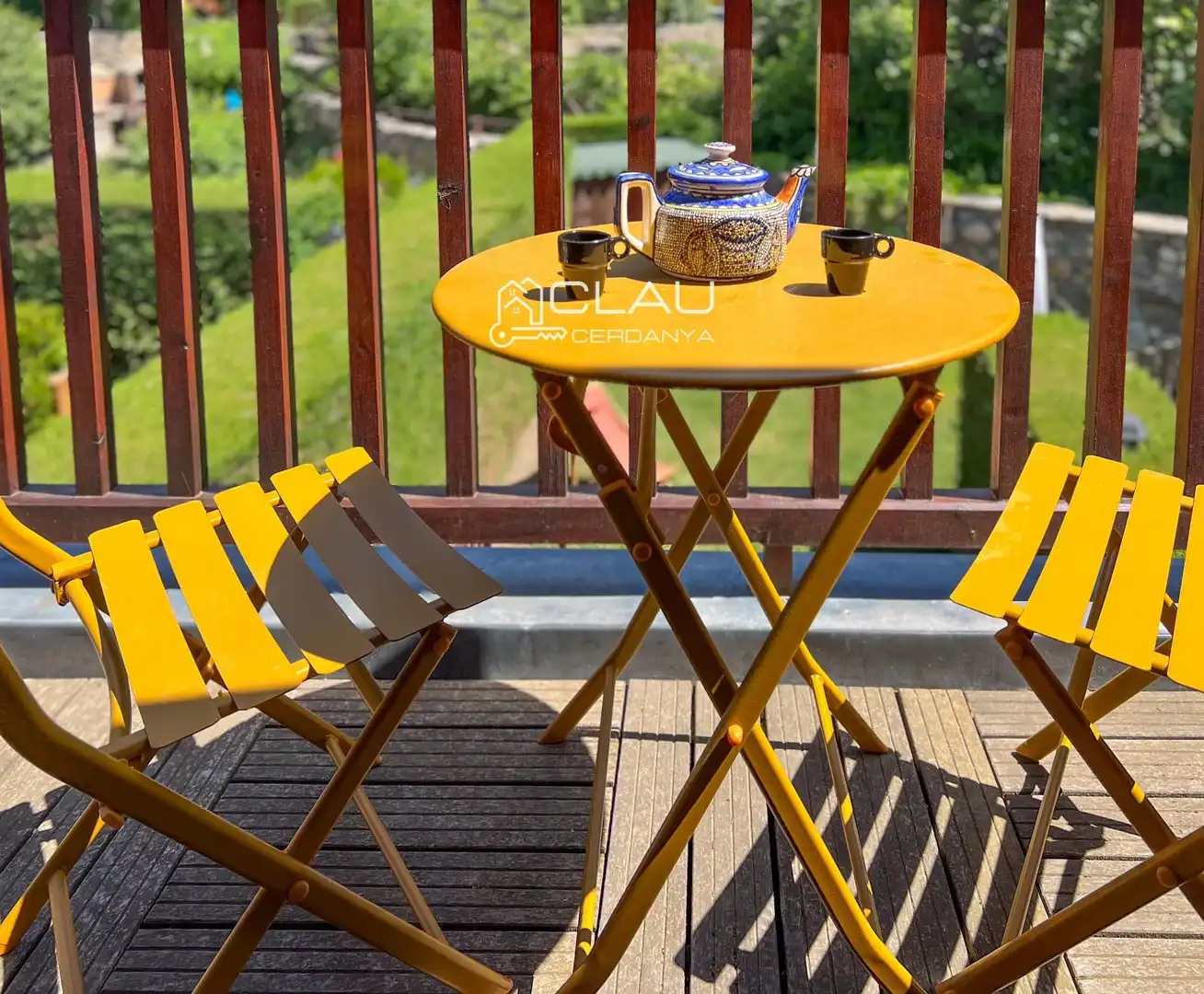 Terrasse von Einfamilien-Reihenhaus zur Miete in Latour - de - Carol mit Heizung, Privatgarten und Terrasse