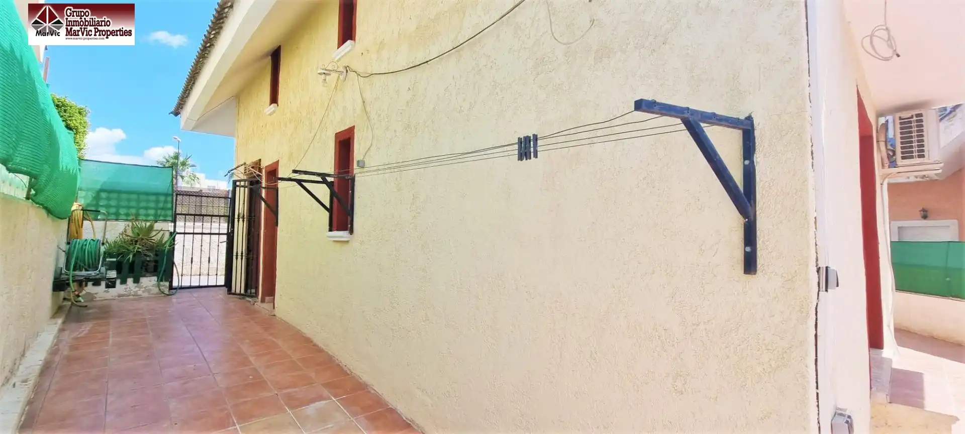 Vista exterior de Casa o xalet en venda en La Nucia amb Calefacció, Jardí privat i Terrassa