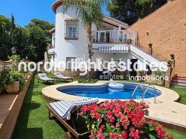 Casa con piscina en venta en Mezquitilla