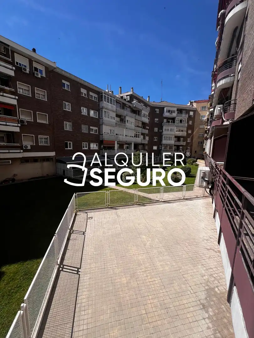 Vista exterior de Estudi de lloguer en Madrid amb Calefacció i Terrassa