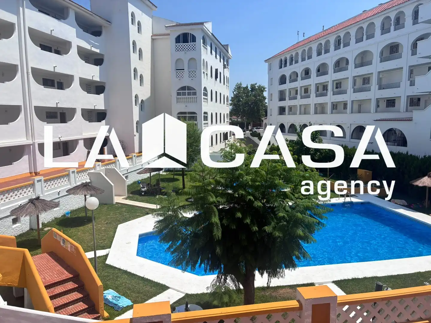 Vista exterior de Piso en venta en Almonte con Terraza y Piscina