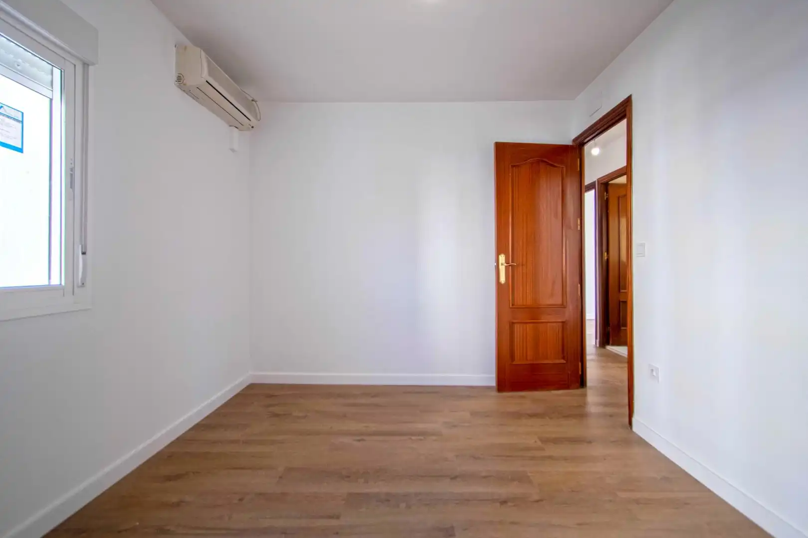 Bedroom of Flat for sale in Sevilla  with Air Conditioner