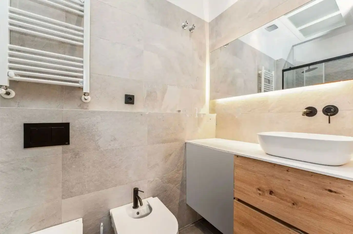 Badezimmer von Wohnung zur Miete in Barcelona mit Heizung, Terrasse und Möbliert