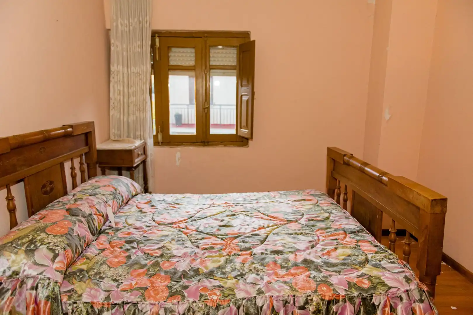 Dormitori de Casa o xalet en venda en Carucedo amb Jardí privat, Terrassa i Moblat
