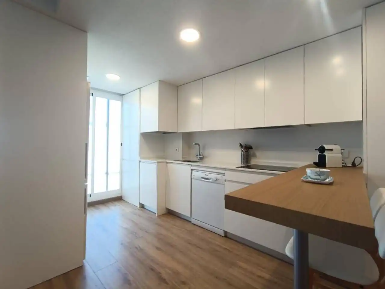 Cuina de Apartament de lloguer en El Campello amb Aire condicionat, Terrassa i Moblat