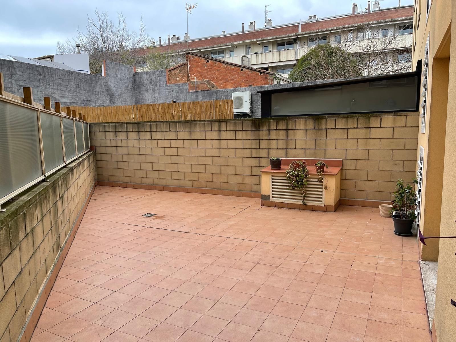 Planta baja for rent in Gràcia