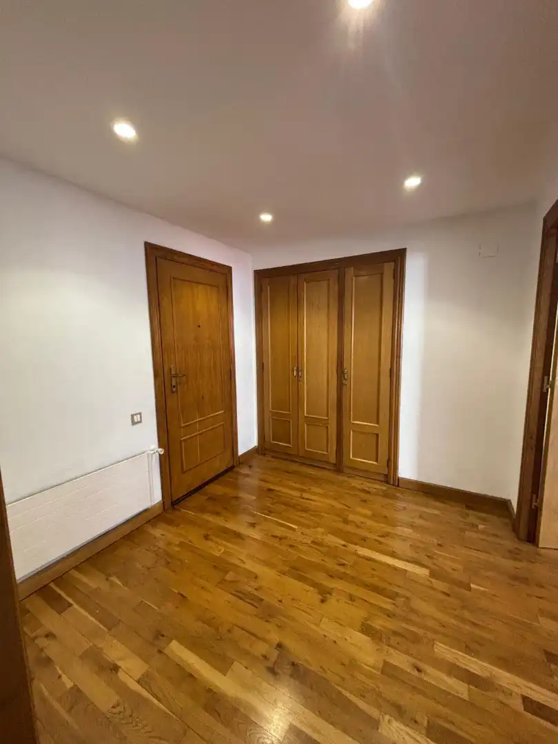 Piso en venta en Oviedo  con Calefacción, Parquet y Trastero