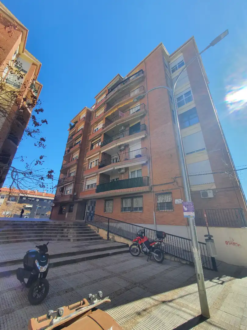 Flat with terrace for sale in Plaza María de los Ángeles 3