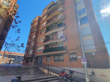 Pis amb balcó en venda a Plaza María de los Ángeles 3