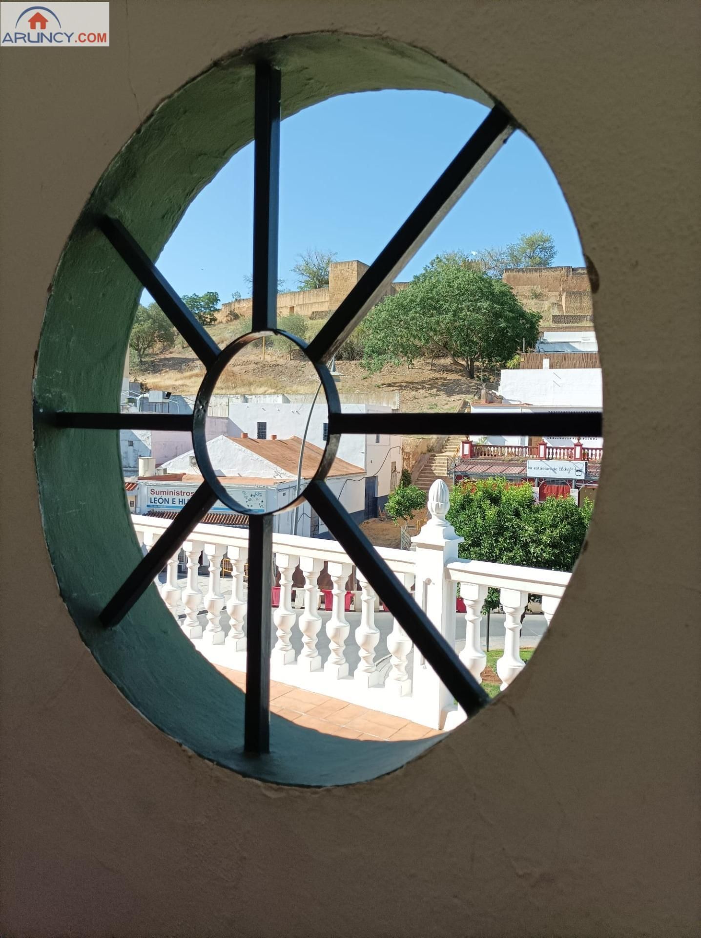 Vista exterior de Casa o xalet en venda en Alcalá de Guadaira amb Aire condicionat, Calefacció i Terrassa