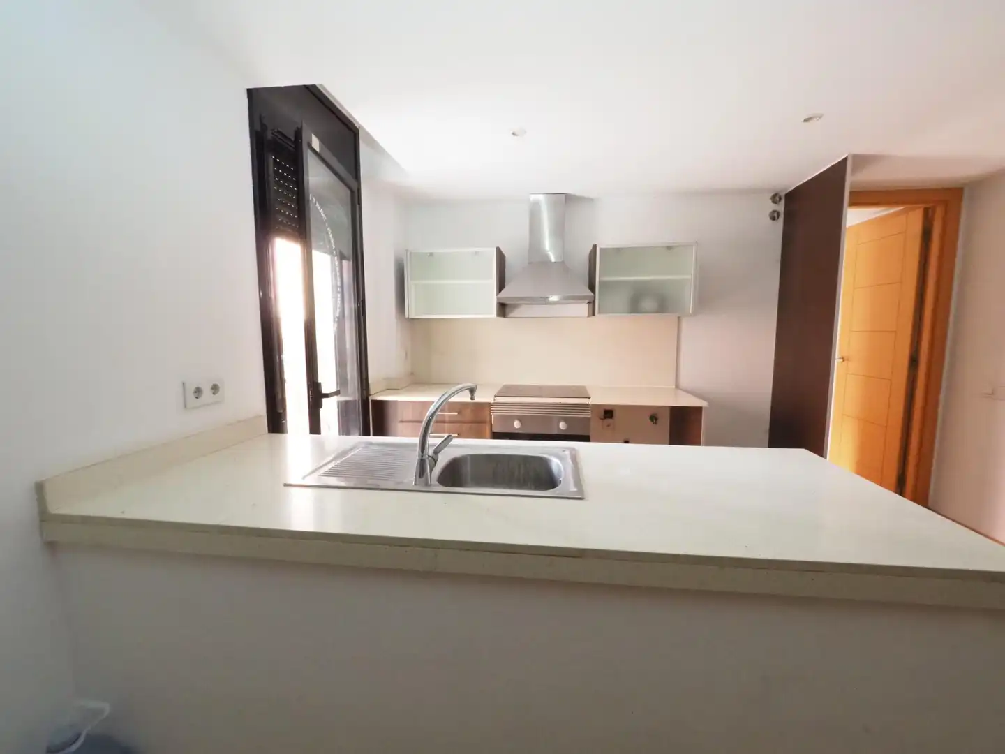 Cuina de Pis en venda en Barcelona amb Parquet, Terrassa i Piscina comunitària