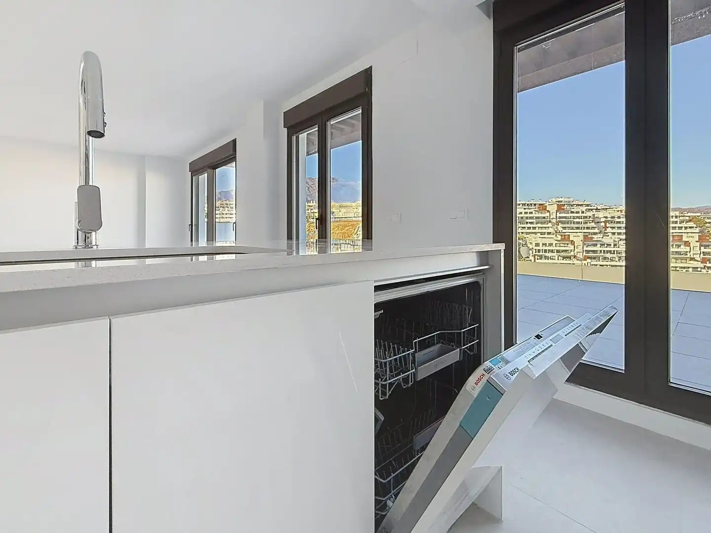 Apartamento con piscina en venta en Calle Eslovenia 5, imagen 7