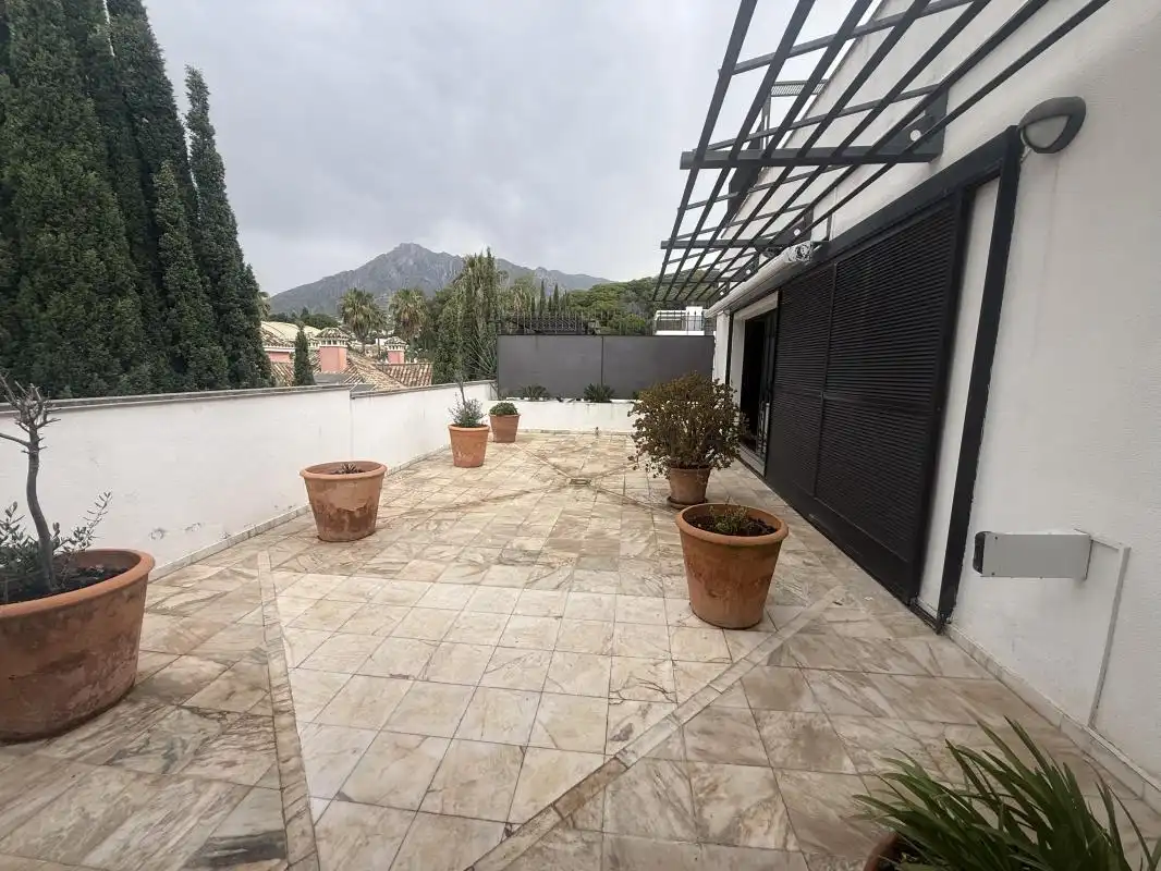 Terrasse von Büro zur Miete in Marbella mit Heizung