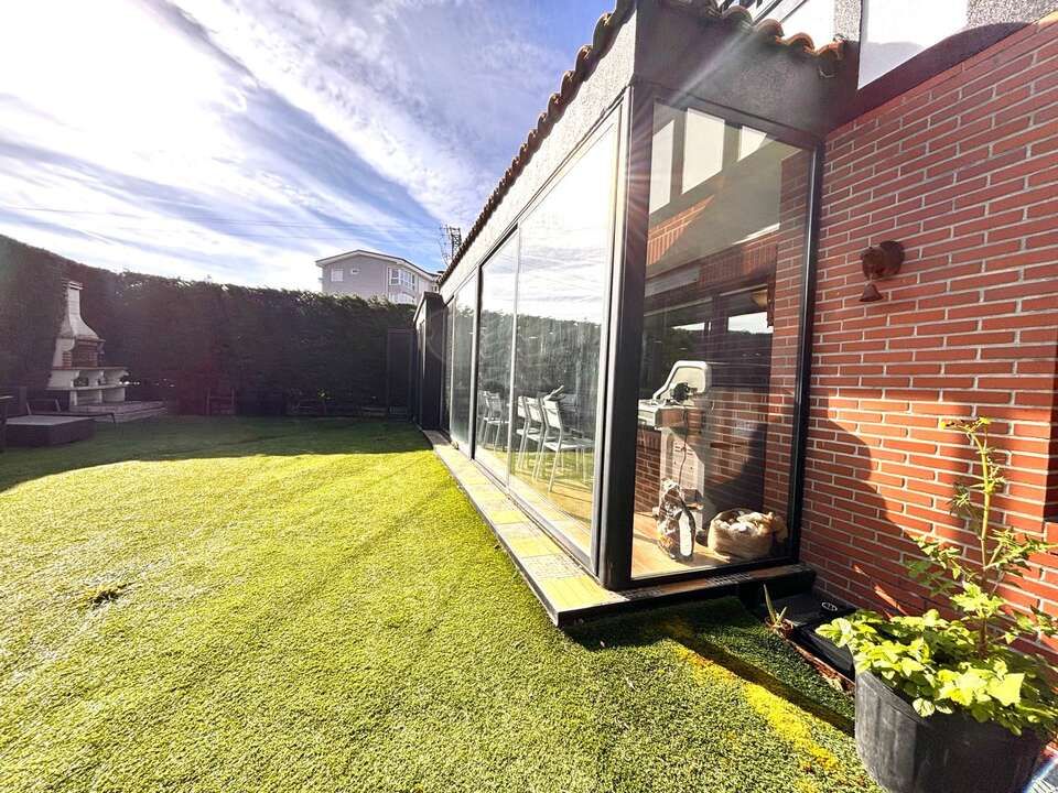 Garten von Einfamilien-Reihenhaus zum Verkauf in Barrika mit Heizung, Privatgarten und Terrasse