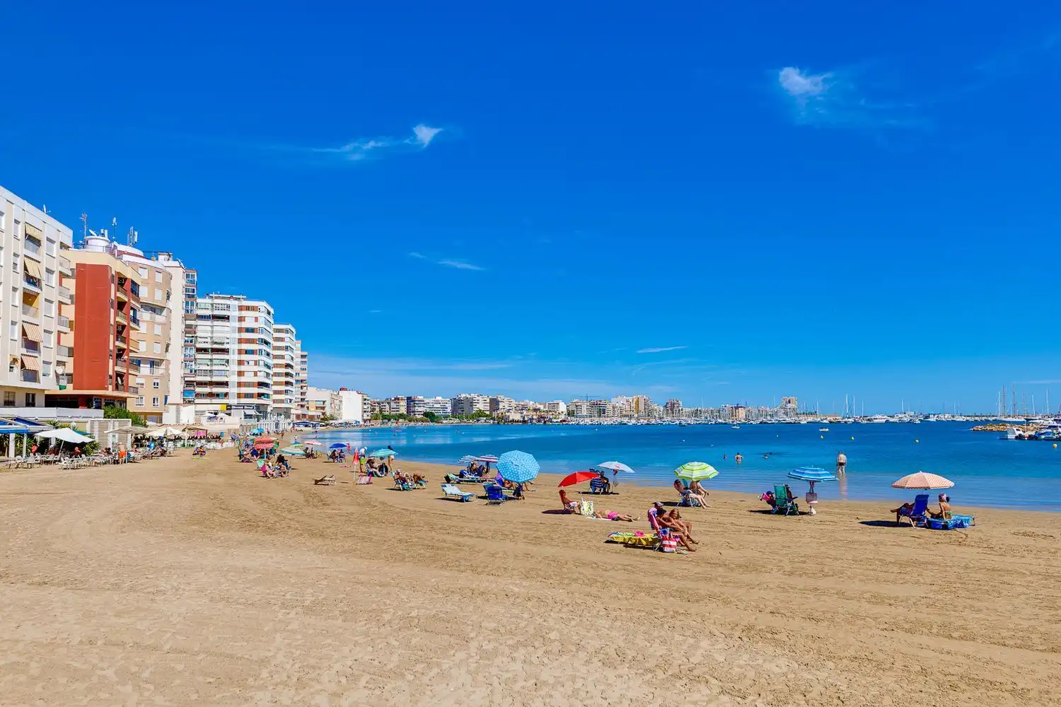 Vista exterior de Edifici en venda en Torrevieja