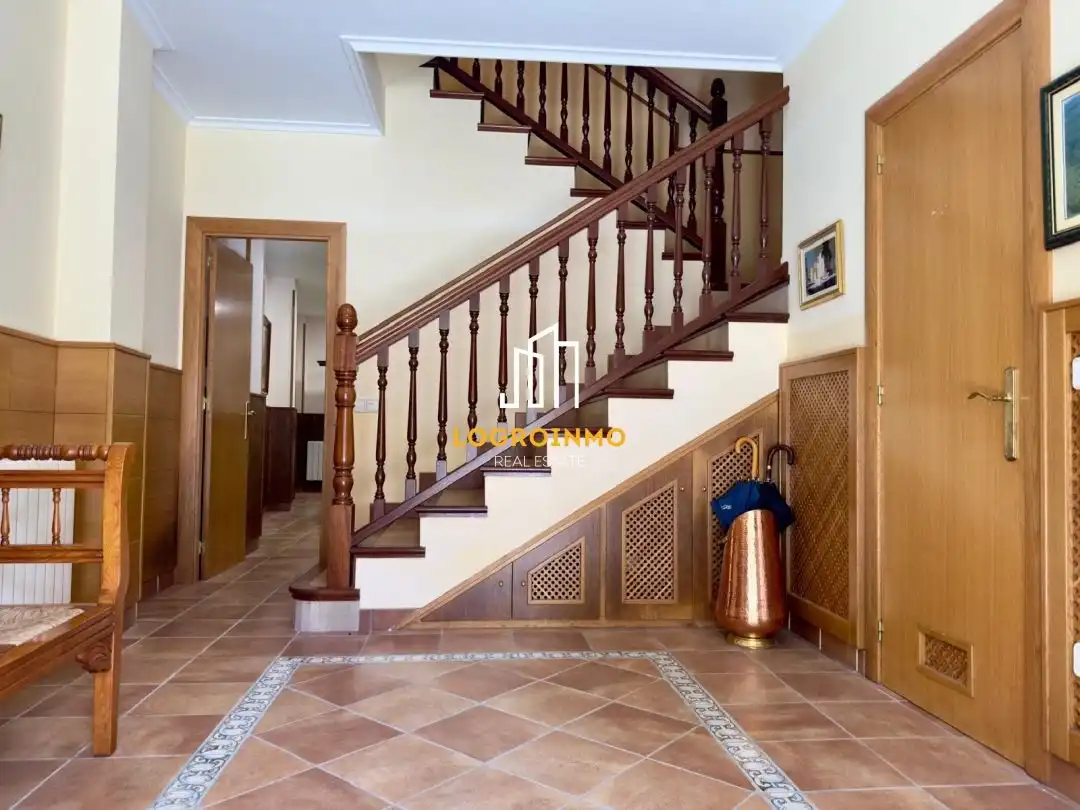 Casa o xalet en venda en Oyón-Oion amb Calefacció, Terrassa i Moblat