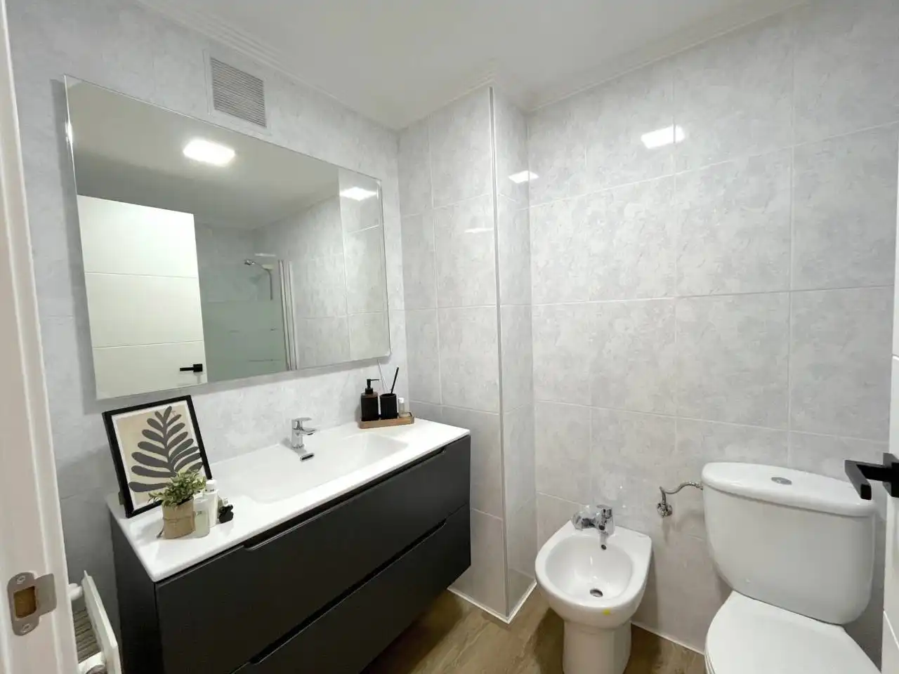 Bathroom of Flat for sale in Bilbao   with Heating and Storage room