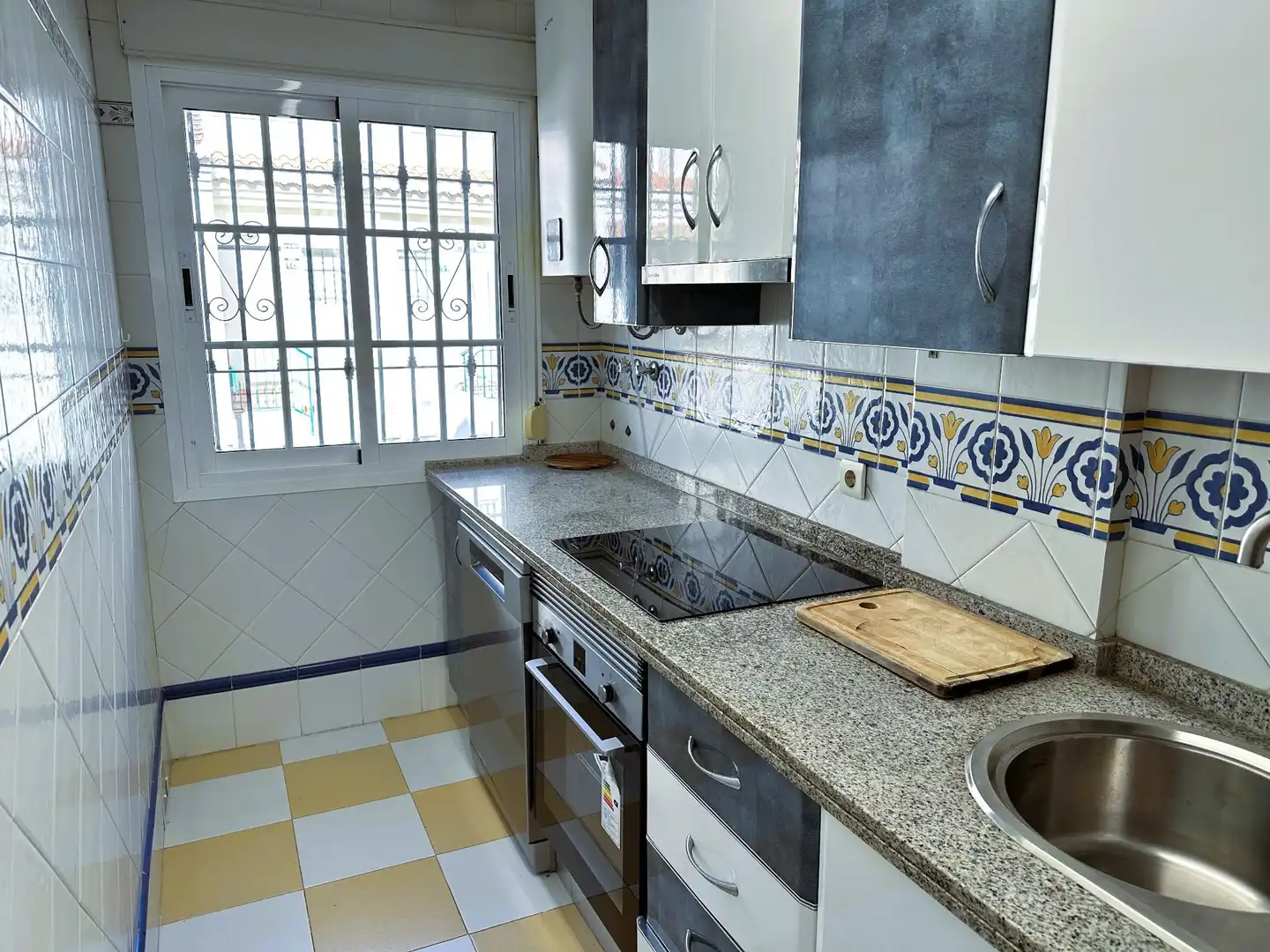 Cocina de Casa adosada en venta en Salobreña con Aire acondicionado, Calefacción y Terraza