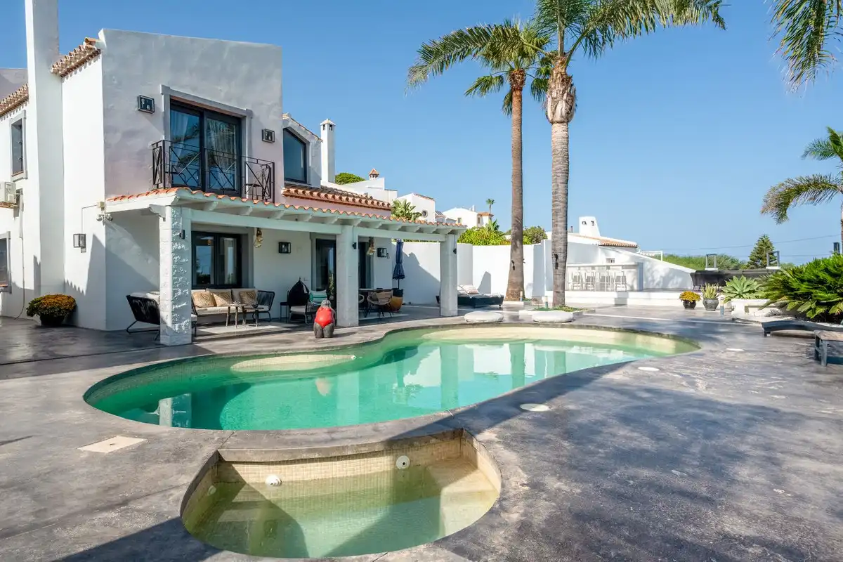 Piscina de Casa o xalet en venda en Casares amb Aire condicionat, Jardí privat i Terrassa