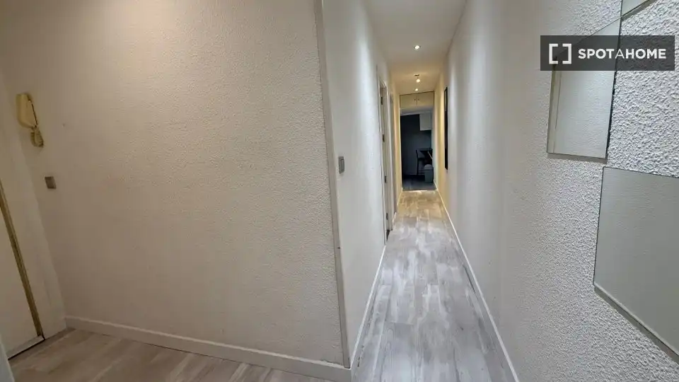 Flat for rent in Madrid  with Air Conditioner, Heating and Furnished
