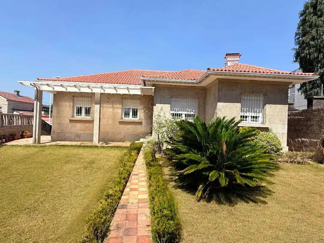 Vista exterior de Casa o xalet en venda en Pontevedra Capital 