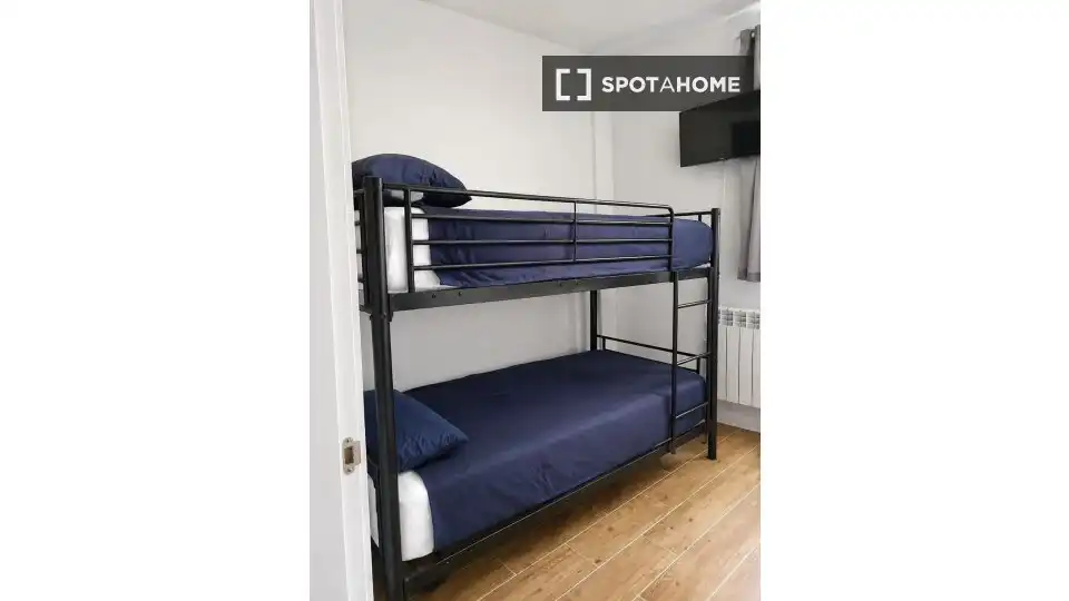 Schlafzimmer von Wohnung zur Miete in Madrid mit Klimaanlage, Heizung und Möbliert