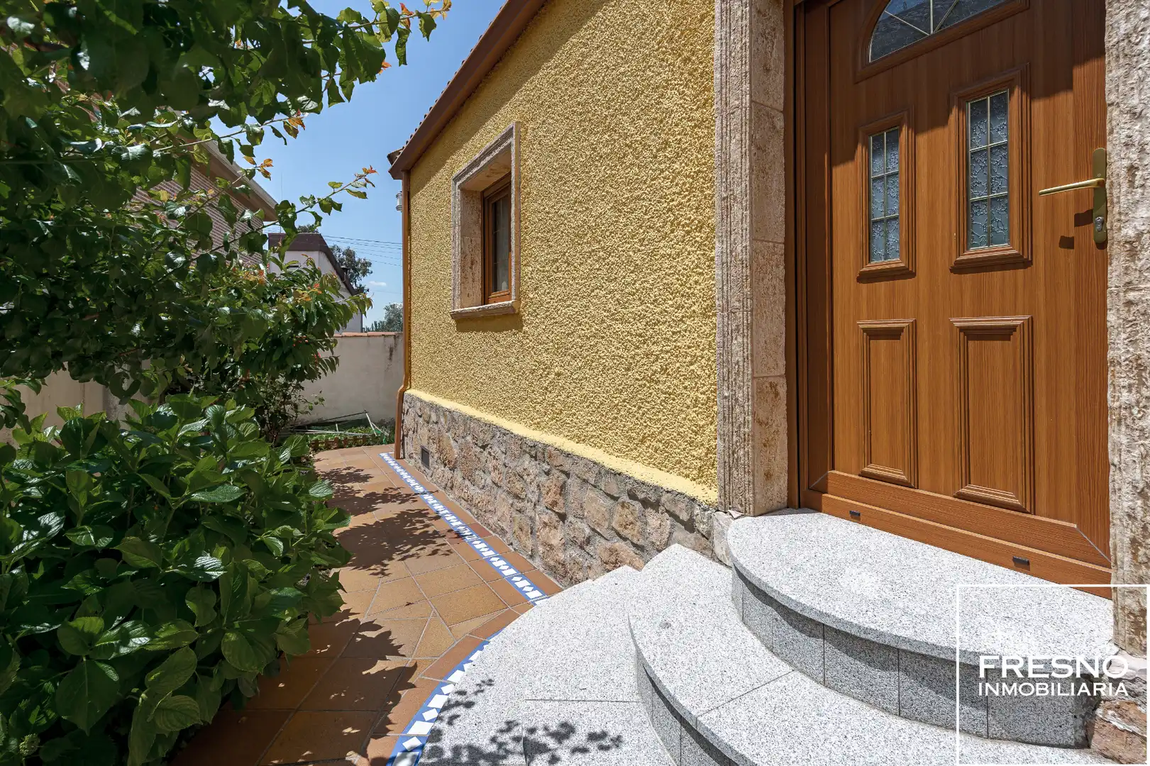 Vista exterior de Casa o xalet en venda en Cobeña amb Aire condicionat, Calefacció i Jardí privat