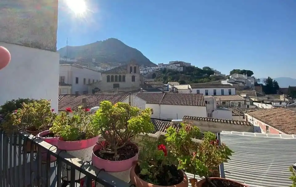 Außenansicht von Einfamilien-Reihenhaus zum Verkauf in Martos mit Klimaanlage, Heizung und Terrasse