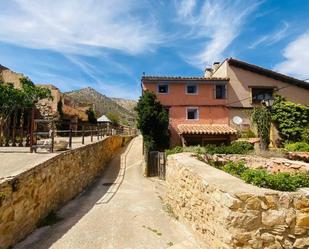 Vista exterior de Finca rústica en venda en Villarluengo amb Terrassa