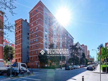 Piso con balcón en venta en Ciudad Lineal