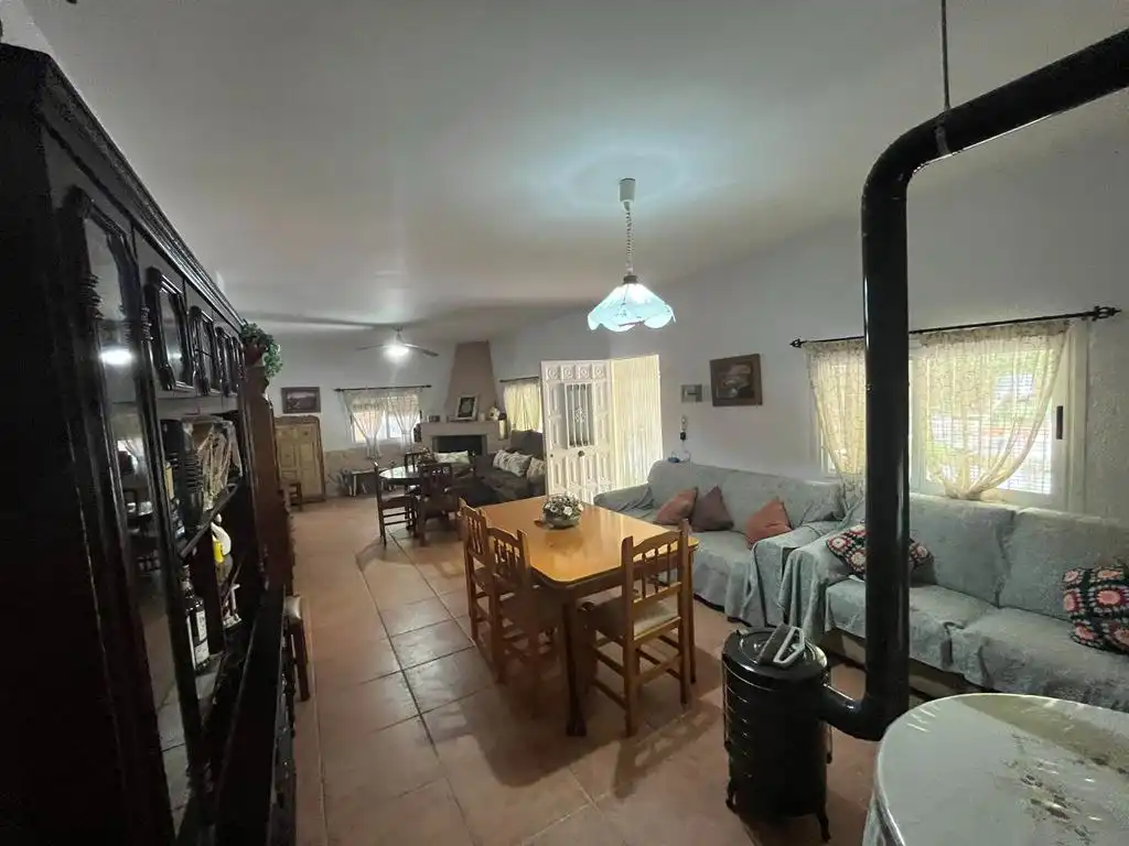 Menjador de Finca rústica en venda en Lezuza amb Traster, Piscina i Moblat