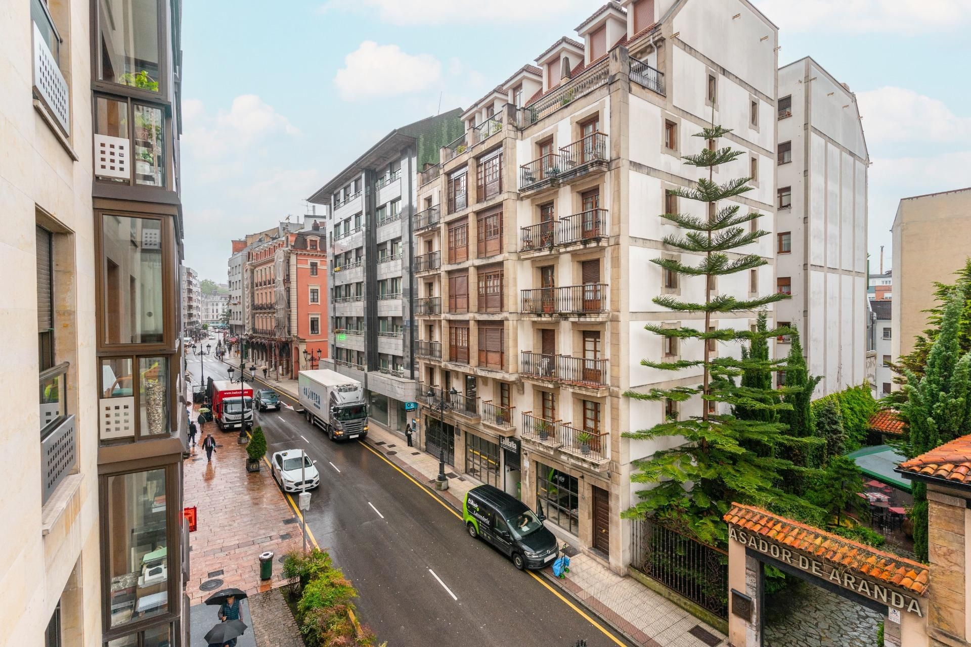 Vista exterior de Pis en venda en Oviedo  amb Calefacció, Terrassa i Traster