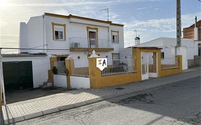 Vista exterior de Casa adosada en venda en Montilla amb Internet