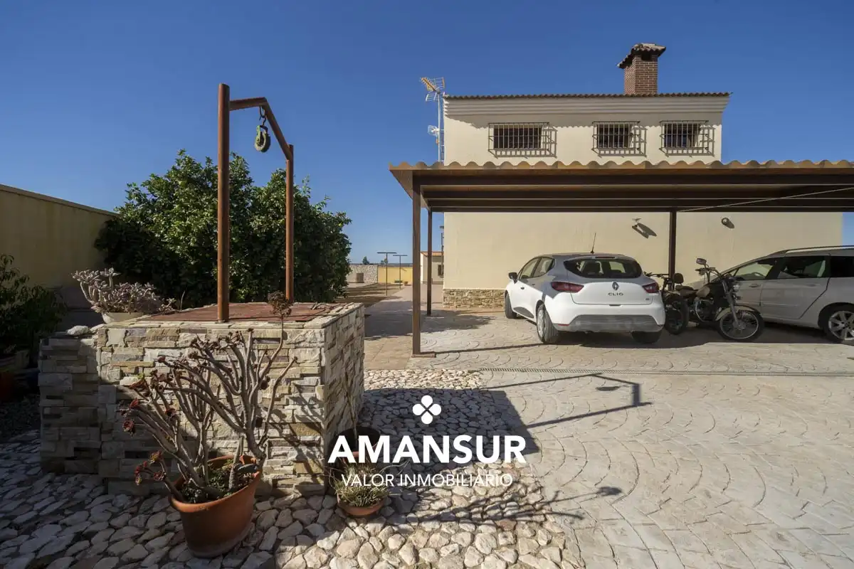 Vista exterior de Casa o xalet en venda en Villarrasa amb Aire condicionat, Calefacció i Jardí privat