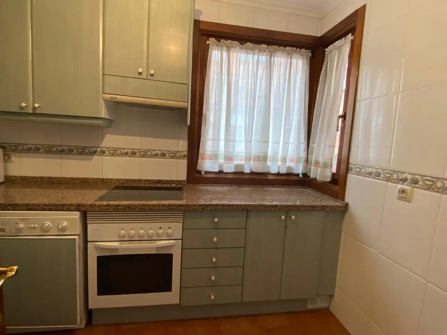 Cocina de Piso de alquiler en Oviedo  con Calefacción, Parquet y Amueblado