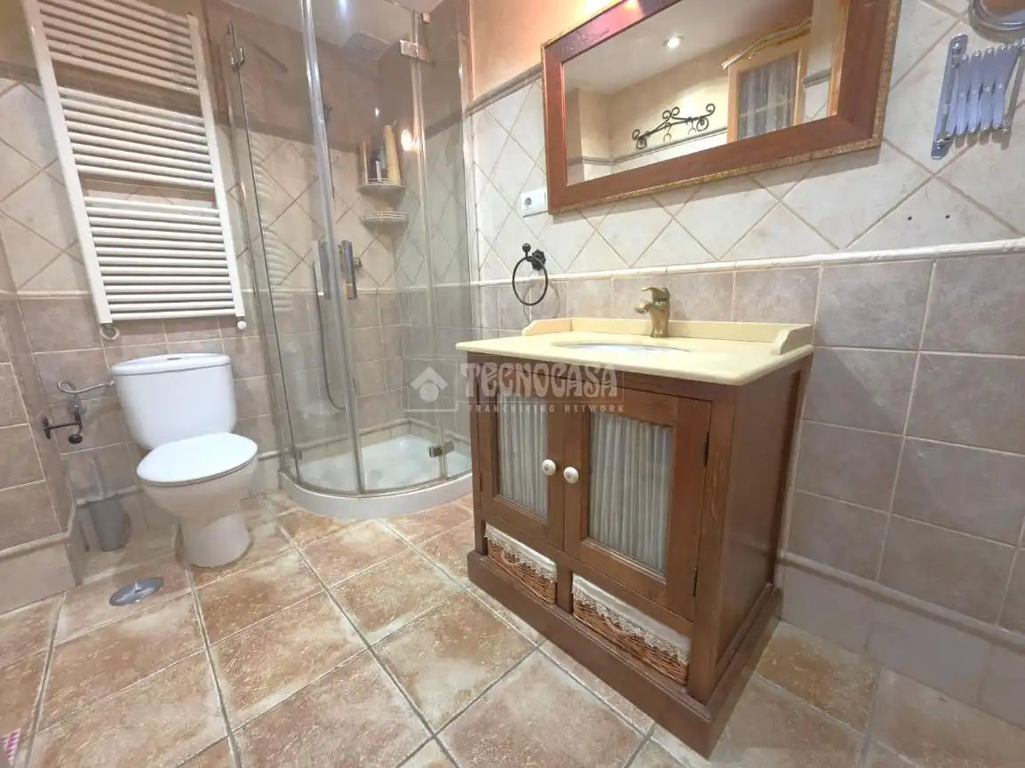 Bathroom of Flat for sale in Getafe  with Air Conditioner, Heating and Parquet flooring