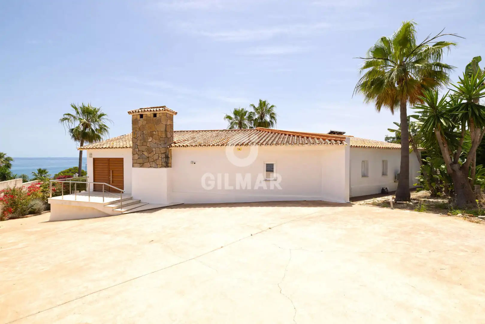 Vista exterior de Casa o xalet en venda en Sotogrande amb Calefacció, Jardí privat i Piscina