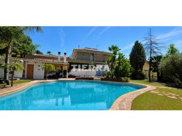 Villa mit Pool zum Verkauf in Calle los lirios