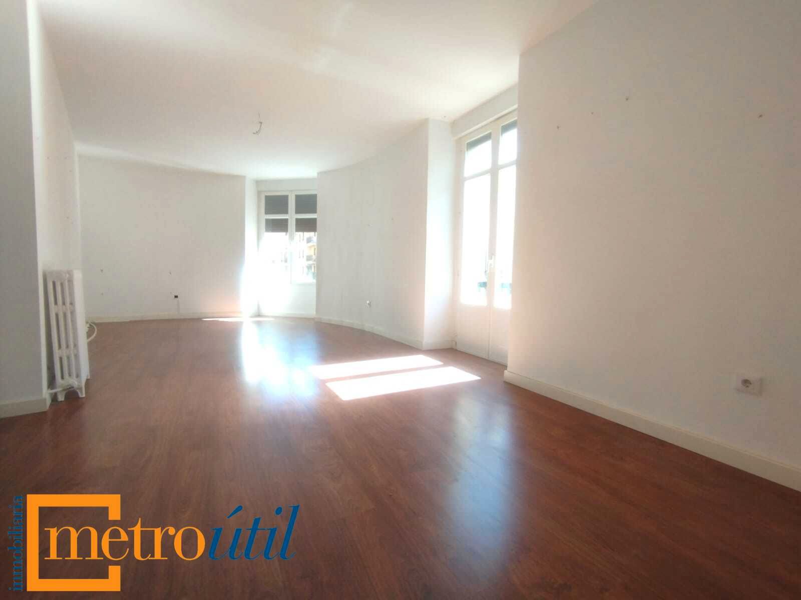 Sala de estar de Piso en venta en Salamanca Capital con Calefacción, Parquet y Balcón