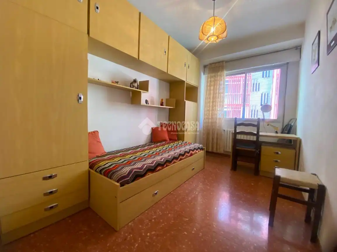 Habitación de Piso en venta en Zaragoza con Calefacción, Terraza y Balcón