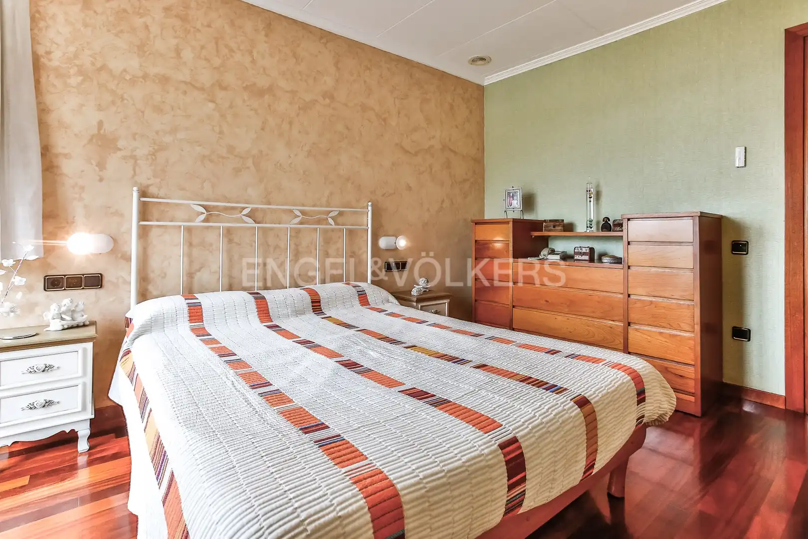 Habitación de Casa o chalet en venta en Santa Coloma de Cervelló con Calefacción, Jardín privado y Parquet
