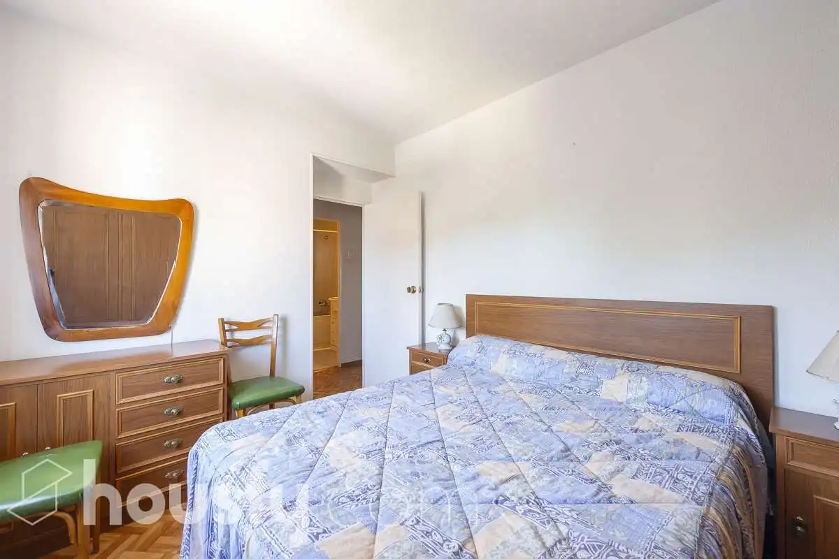 Habitación de Piso en venta en Madrid con Trastero