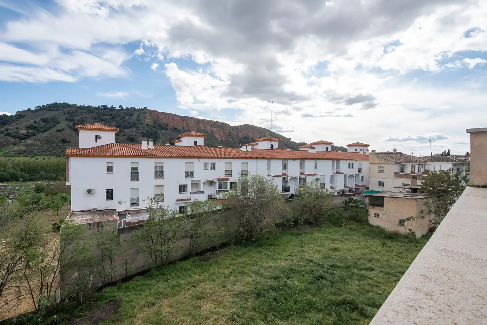 Vista exterior de Pis en venda en Cenes de la Vega amb Aire condicionat i Terrassa
