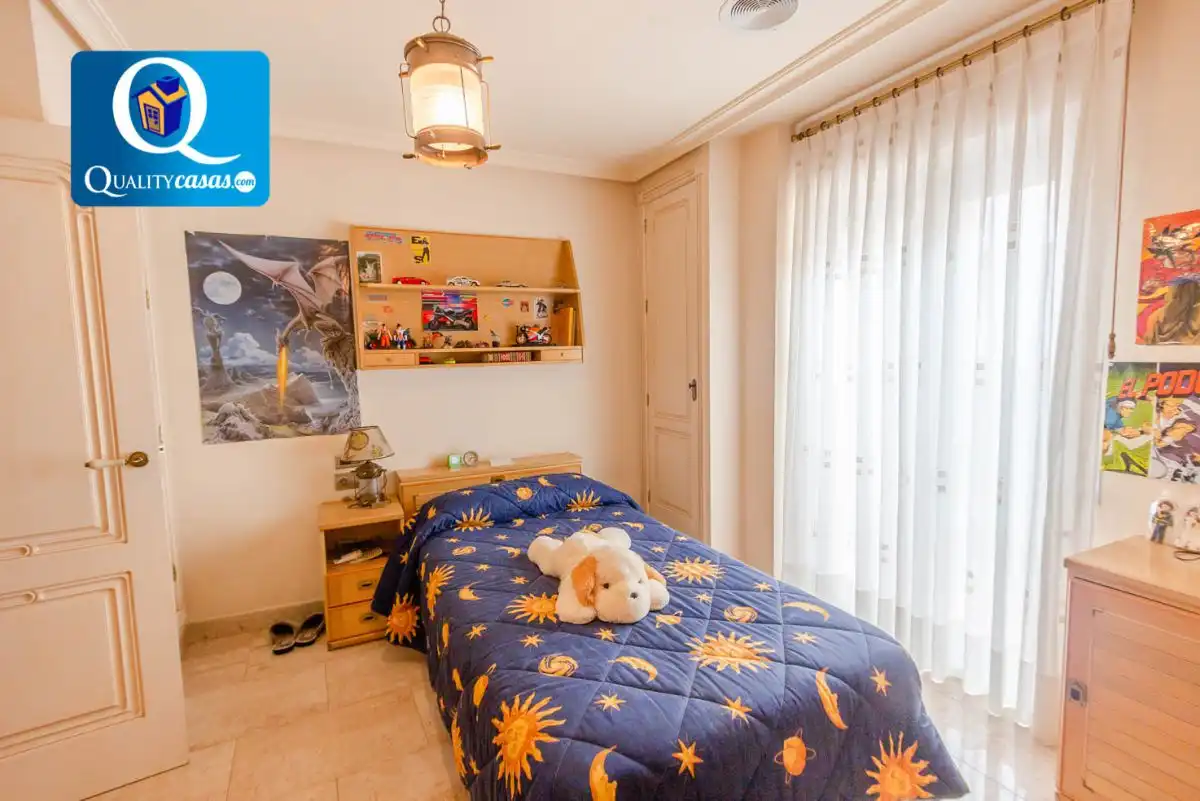 Habitación de Casa adosada en venta en Crevillent con Aire acondicionado, Terraza y Trastero