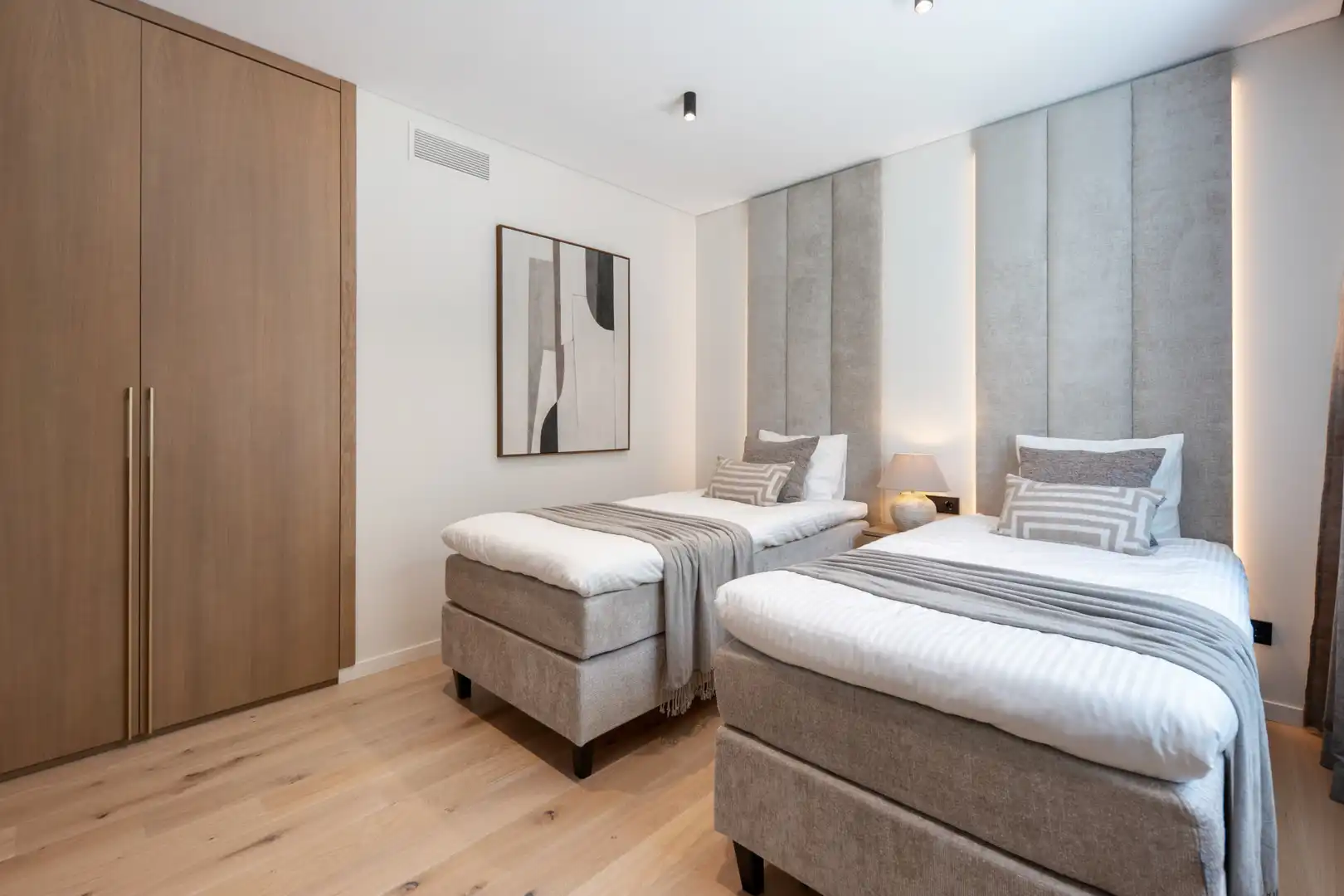 Schlafzimmer von Dachboden zum Verkauf in Marbella mit Klimaanlage, Terrasse und Schwimmbad