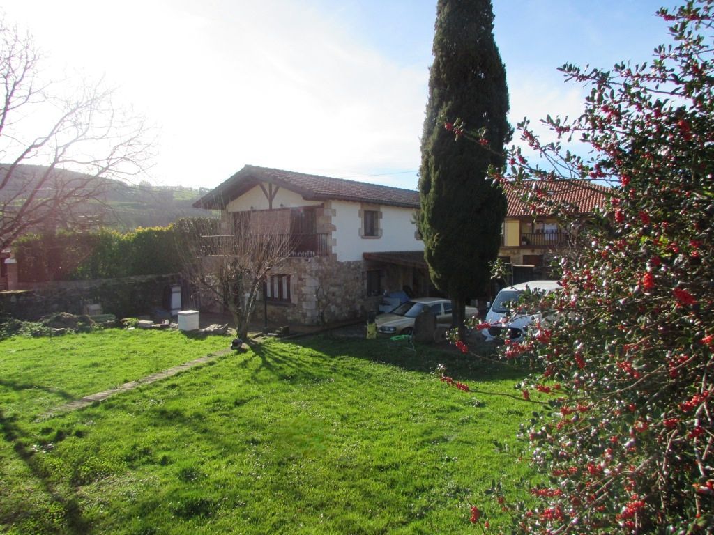 Exterior view of House or chalet for sale in Castañeda  with Heating, Private garden and Parquet flooring