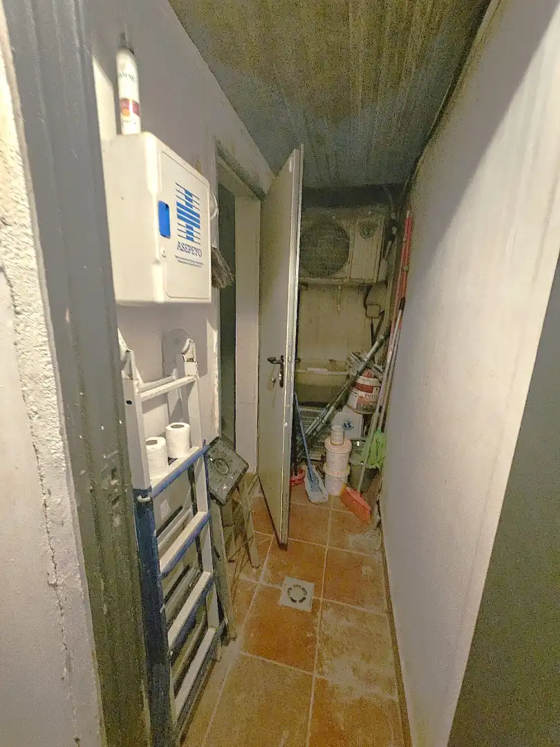 Büro zum Verkauf in L'Hospitalet de Llobregat mit Klimaanlage, Abstellraum und Alarm
